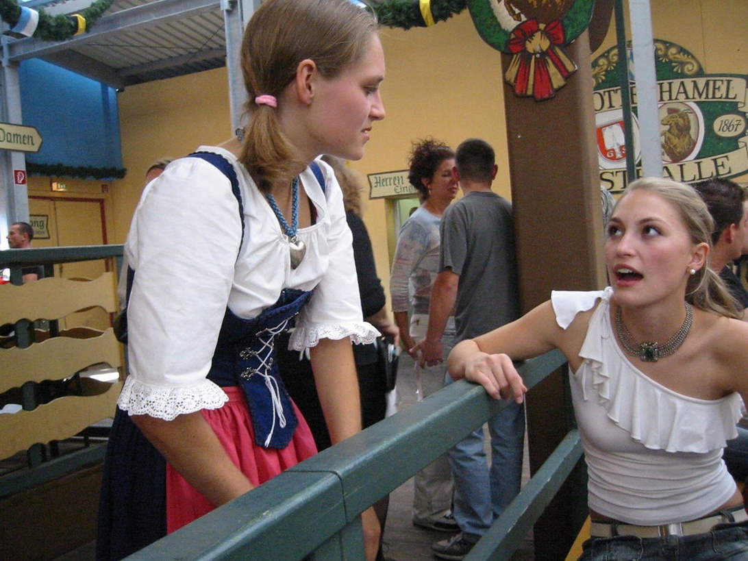 Oktoberfest hemma: Så skapar du autentisk bayersk ölkultur i Sverige